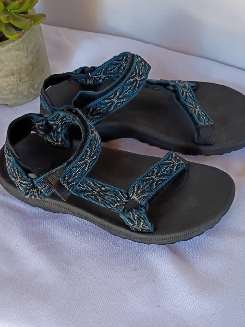 Teva Women’s Black Sandals with Teal Patterned Straps Size 5 - Picture 2 of 8